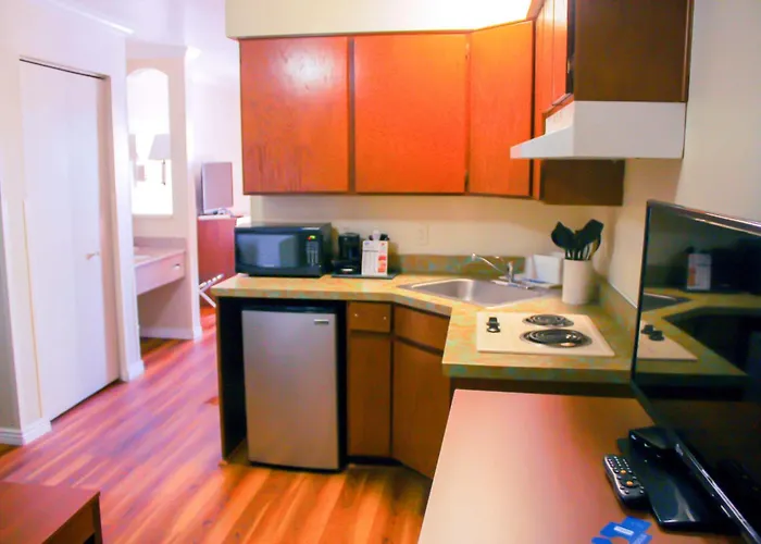 Rodeway & Havasu Hotel