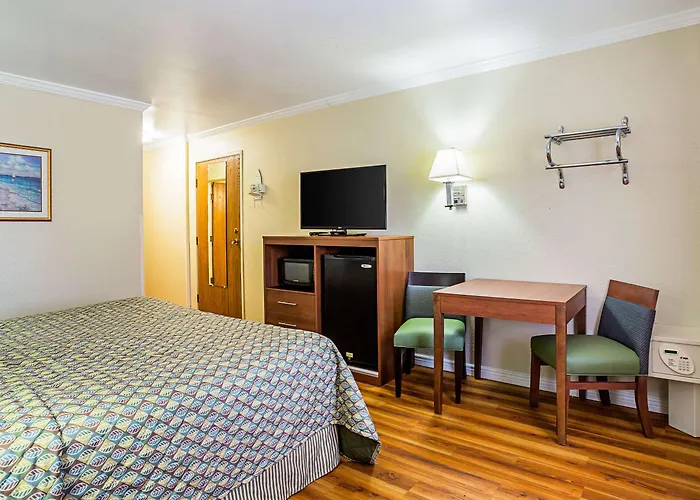 Rodeway & Havasu Hotel