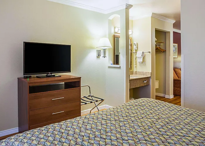 Rodeway & Havasu Hotel