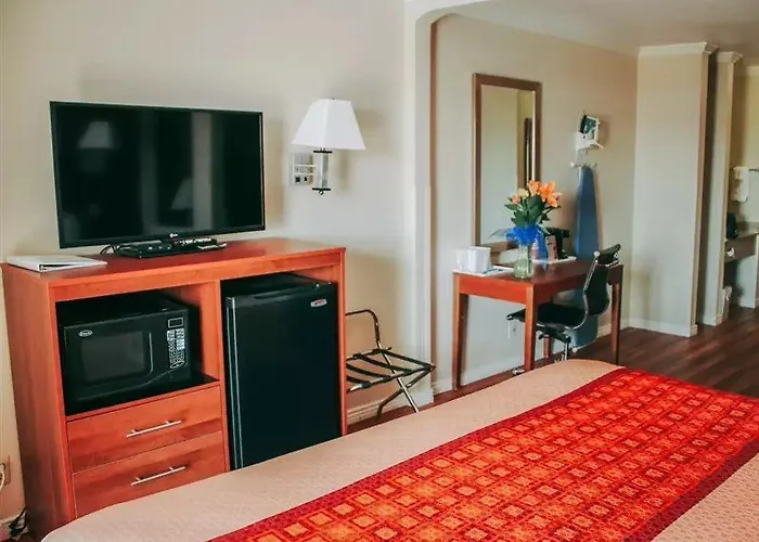 Rodeway & Havasu Hotel